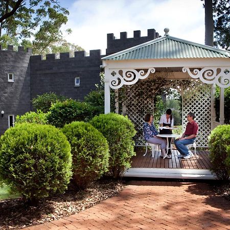 Hotel The Castle On Tamborine Mount Tamborine Esterno foto