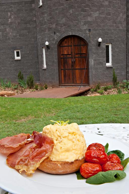 Hotel The Castle On Tamborine Mount Tamborine Esterno foto